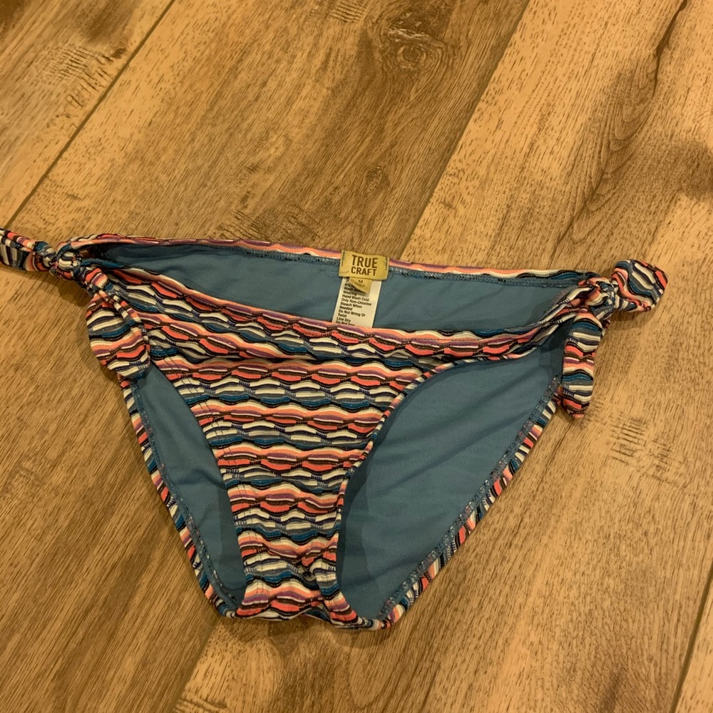 True craft medium swim bottoms